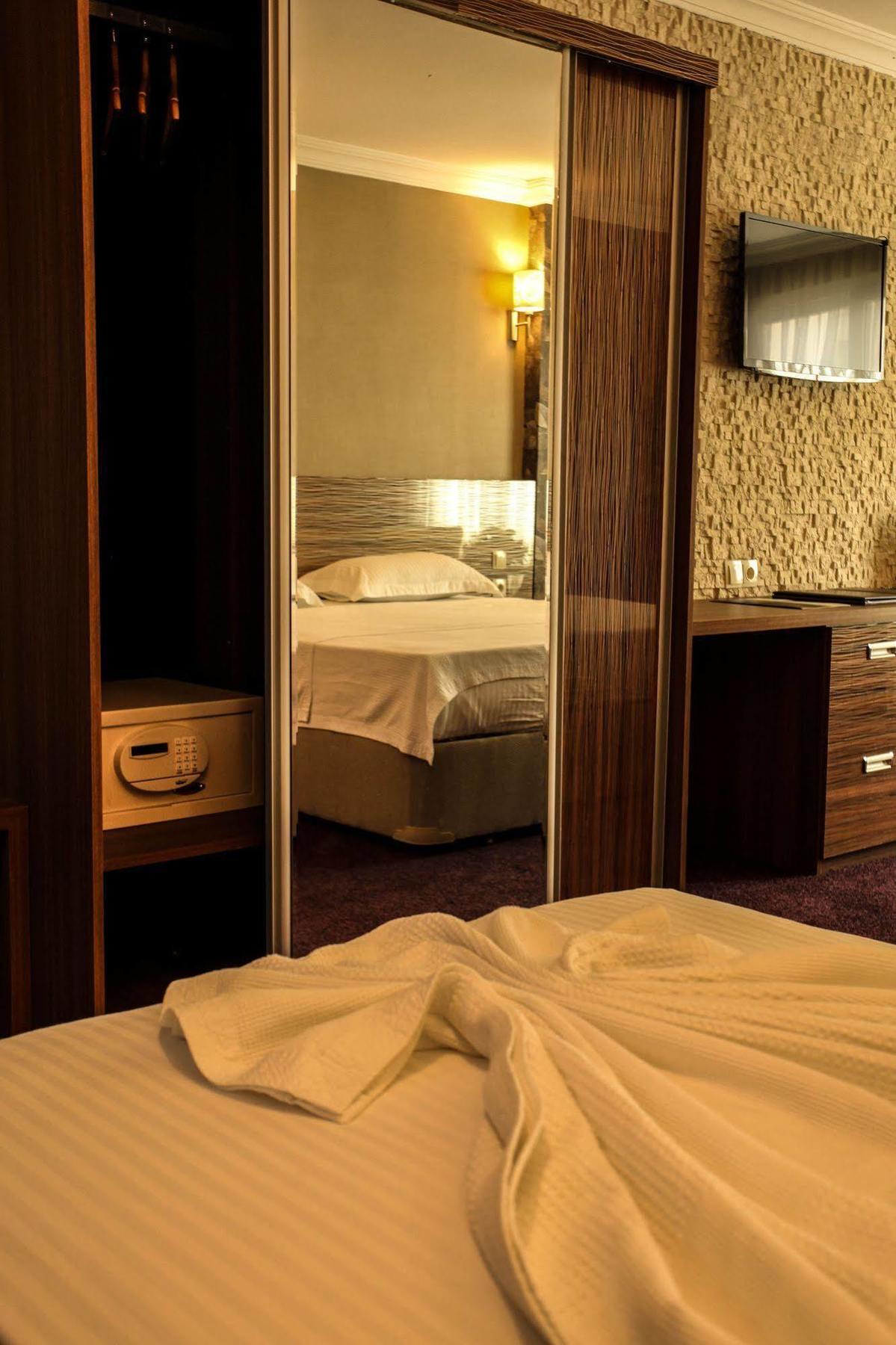 Grand Akcali Otel อิสเกนเดรุน ภายนอก รูปภาพ